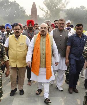 BJP president Amit Shah flanked by state unit chief and Union minister Vijay Sampla (second from right) and the party’s national secretary Tarun Chugh atJallianwala Bagh in Amritsar on Tuesday. (Sameer Sehgal/HT Photo)