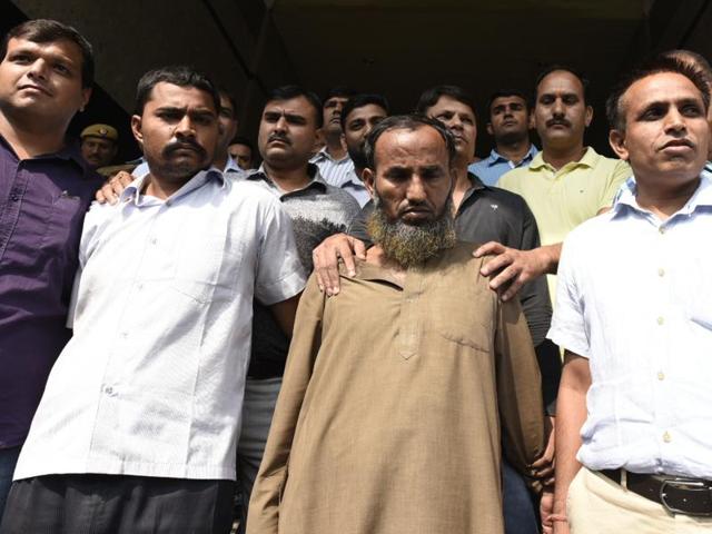 Delhi Police crime branch arrested two Rajasthanis over charges of spying for Pakistan, on October 27, 2016. (Sonu Mehta/ HT Photo) Delhi Police crime branch arrested two Rajasthanis over charges of spying for Pakistan, on October 27, 2016. (Sonu Mehta/ HT Photo)