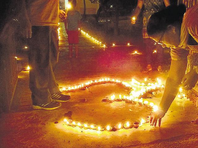 Over 2,500 diyas lit up the locality of Shalimar Garden on Sunday as residents arrived in numbers at the Gauri Shankar Park to light diyas. Over 2,500 diyas lit up the locality of Shalimar Garden on Sunday as residents arrived in numbers at the Gauri Shankar Park to light diyas.