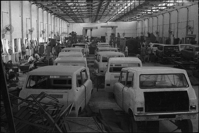 Sanjay Gandhi at the Maruti Factory unit in Gurgaon in September 1973. (Babu ram / HT PHOTO)