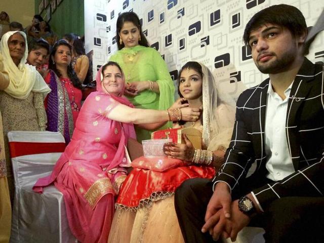 Sakshi Malik wants to play in the same team with her fiance in the Pro Wrestling League. (PTI File Photo) Sakshi Malik wants to play in the same team with her fiance in the Pro Wrestling League. (PTI File Photo)