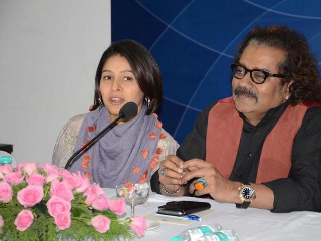 Hariharan and Sunidhi Chauhan were in Bhopal to perform for the Madhya Pradesh Foundation Day. (Chandresh Mathur/HT photo) Hariharan and Sunidhi Chauhan were in Bhopal to perform for the Madhya Pradesh Foundation Day. (Chandresh Mathur/HT photo)
