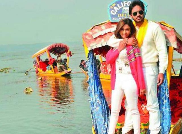 Rose Garden stars newcomers Nitin Nash and Farnaz Shetty in lead roles. Rose Garden stars newcomers Nitin Nash and Farnaz Shetty in lead roles.