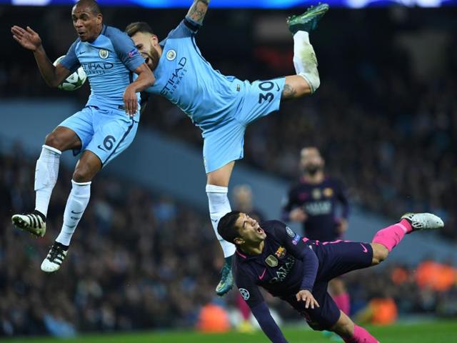 Barcelona's Luis Suarez (R) reacts after clashing with Manchester City's Fernando (L) and Nicolas Otamendi. (AFP) 