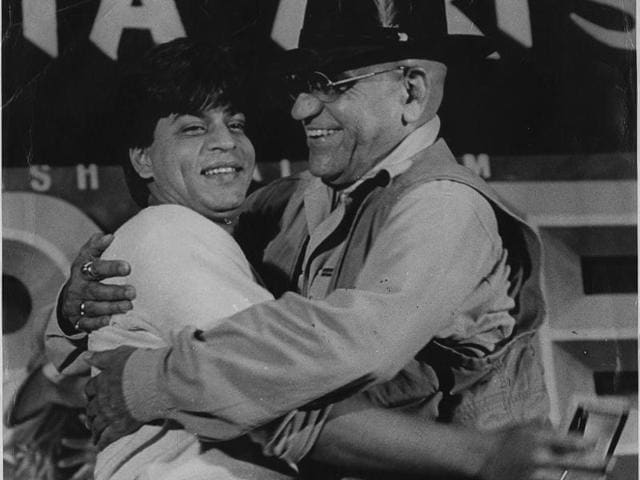 Shah Rukh Khan and Amrish Puri at the release event of Pardes. (HT Archives)