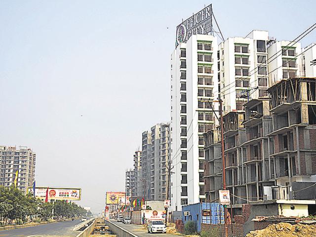 Though unconvinced, buyers are hopeful that the heavy financial penalty will act as a deterrent for realtors.(Sakib Ali /HT Photo)