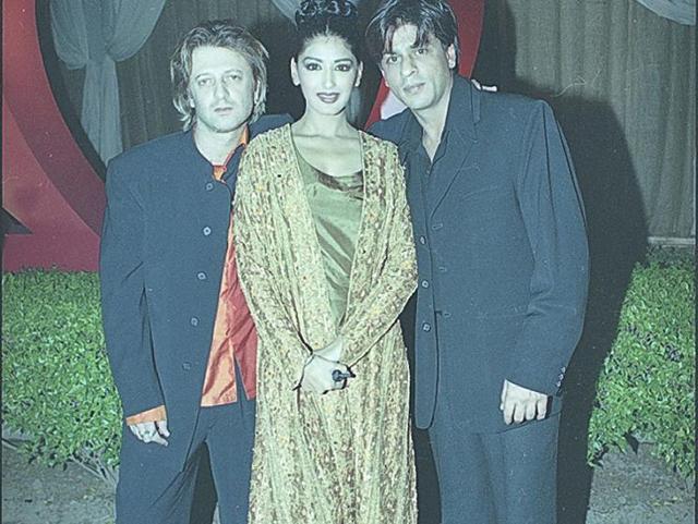 Shah Rukh Khan and Sonali Bendre at Rohit Bal’s fashion show. (HT Archives)