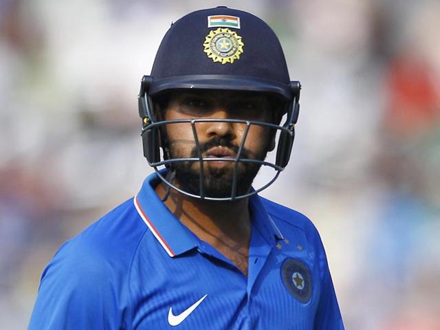 Rohit Sharma played a crucial knock for India in the final ODI against New Zealand in Visakhapatnam. Rohit injured his upper thigh during the knock and has been ruled out for eight to 10 weeks.(Subhendu Ghosh/ Hindustan Times)