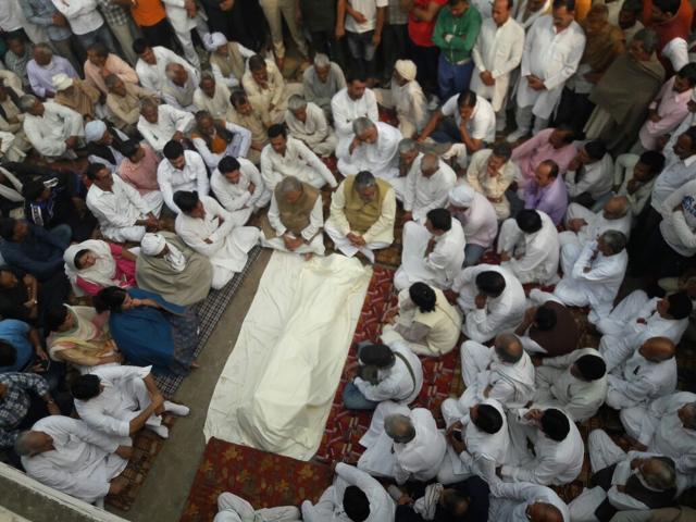 Congress leaders sit at the funeral service of ex-soldier Ram Kishan Grewal. Congress leaders sit at the funeral service of ex-soldier Ram Kishan Grewal.