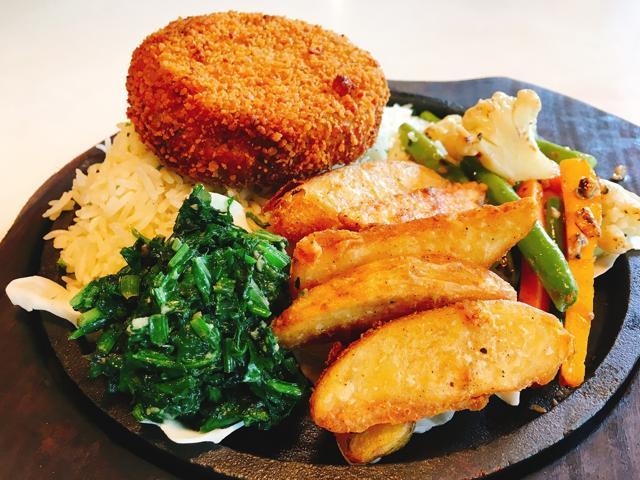 A vegetarian platter at Sizzle House (Photo: Sizzle House)