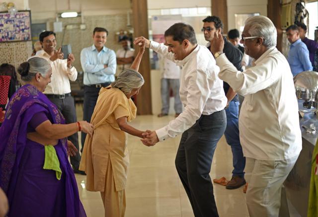 Patients who have under gone joint replacement surgeries are seen here doing the Garba on the World Arthritis Day in Mumbai on October 14, 2016. (Pratik Chorge/HT Photo)