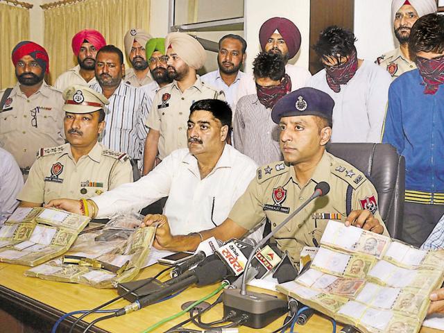 DCP Gagan Ajit Singh showing the recovered money during a press conference at Police Lines in Amritsar on Wednesday. (HT Photo) DCP Gagan Ajit Singh showing the recovered money during a press conference at Police Lines in Amritsar on Wednesday. (HT Photo)
