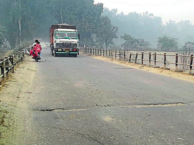 The bridge on Kanjli wetland near Kapurthala on Wednesday.(HT Photo) The bridge on Kanjli wetland near Kapurthala on Wednesday.(HT Photo)