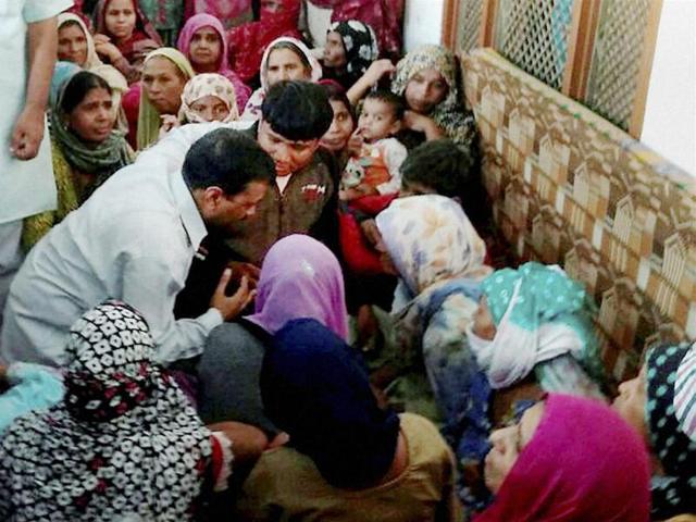 Congress vice-president Rahul Gandhi meets the family members of ex-serviceman Ram Kishan Grewal during Grewal’s cremation at Bamla village in Haryana’s Bhiwani on Thursday.(PTI) Congress vice-president Rahul Gandhi meets the family members of ex-serviceman Ram Kishan Grewal during Grewal’s cremation at Bamla village in Haryana’s Bhiwani on Thursday.(PTI)