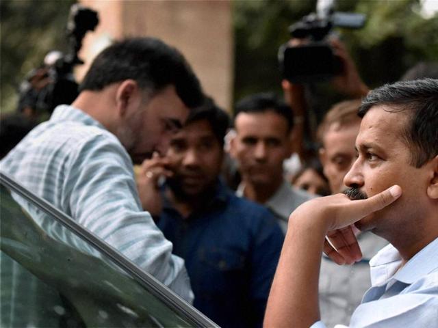 Delhi chief minister Arvind Kejriwal was among a bevy of politicians who rushed to Grewal’s native village of Bamla in Haryana for the former soldier’s funeral on Thursday.(PTI) Delhi chief minister Arvind Kejriwal was among a bevy of politicians who rushed to Grewal’s native village of Bamla in Haryana for the former soldier’s funeral on Thursday.(PTI)