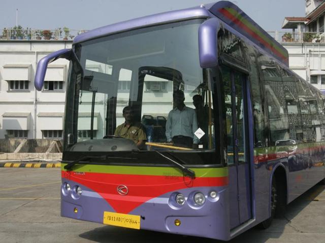 Each bus costs around Rs1.65 crore, much higher as compared to the existing fossil fuel non-AC and AC buses in the BEST fleet. (HT File Photo) Each bus costs around Rs1.65 crore, much higher as compared to the existing fossil fuel non-AC and AC buses in the BEST fleet. (HT File Photo)
