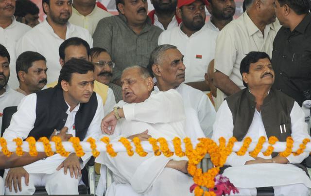 Uttar Pradesh CM Akhilesh Yadav has a word with his father and SP chief Mulayam Singh Yadav while Shivpal Yadav and others look on during the Vikas se Vijay ki aur Rath Yatra at La Martiniere ground in Lucknow. (Deepak Gupta/ Hindustan Times) Uttar Pradesh CM Akhilesh Yadav has a word with his father and SP chief Mulayam Singh Yadav while Shivpal Yadav and others look on during the Vikas se Vijay ki aur Rath Yatra at La Martiniere ground in Lucknow. (Deepak Gupta/ Hindustan Times)
