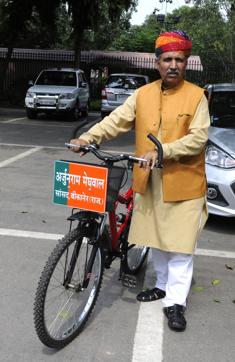 Minister of state for finance and corporate affairs, Arjun Ram Meghwal outside Parliament.(Hindustan Times) Minister of state for finance and corporate affairs, Arjun Ram Meghwal outside Parliament.(Hindustan Times)