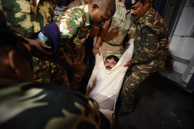 Aam Aadmi Party senior leader Sanjay Singh detained by Delhi Police, along with other Aam Aadmi workers outside Parliament Street Police station on the issue of ex-serviceman Subedar Ram Kishan Grewal who allegedly committed suicide over OROP issue in New Delhi, India, on Wednesday, November 2, 2016. (Virendra Singh Gosain/HT PHOTO) Aam Aadmi Party senior leader Sanjay Singh detained by Delhi Police, along with other Aam Aadmi workers outside Parliament Street Police station on the issue of ex-serviceman Subedar Ram Kishan Grewal who allegedly committed suicide over OROP issue in New Delhi, India, on Wednesday, November 2, 2016. (Virendra Singh Gosain/HT PHOTO)