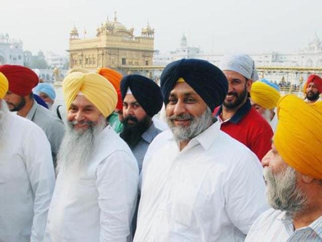 CM Punjab Prakash Singh Badal, Deputy CM Punjab Sukhbir Singh Badal, SAD leader Harsimrat Kaur Badal, Vijay Sampla Senior BJP along with leaders during the inauguration of Beautification and Heritage project near Golden Temple in Amritsar on October 25, 2016. (Gurpreet Singh/Hindustan Times) CM Punjab Prakash Singh Badal, Deputy CM Punjab Sukhbir Singh Badal, SAD leader Harsimrat Kaur Badal, Vijay Sampla Senior BJP along with leaders during the inauguration of Beautification and Heritage project near Golden Temple in Amritsar on October 25, 2016. (Gurpreet Singh/Hindustan Times)