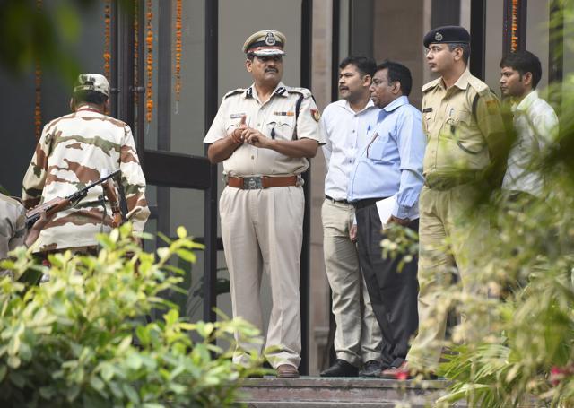 Joint CP Mukesh Kumar Meena outside Mandir Marg police station as Rahul gandhi meets the family members of ex-serviceman Ram Kishan Grewal, in New Delhi on Wednesday. Ex-serviceman Ram Kishan Grewal, who committed suicide over the issue of One Rank One Pension scheme (OROP). (Sonu Mehta/HT PHOTO) Joint CP Mukesh Kumar Meena outside Mandir Marg police station as Rahul gandhi meets the family members of ex-serviceman Ram Kishan Grewal, in New Delhi on Wednesday. Ex-serviceman Ram Kishan Grewal, who committed suicide over the issue of One Rank One Pension scheme (OROP). (Sonu Mehta/HT PHOTO)
