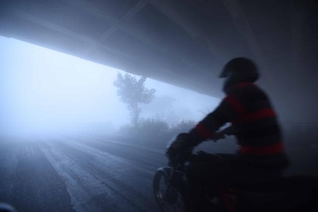 Heavy smog at Geeta colony in East Delhi, India, Thursday, Nov. 03, 2016. (Arun Sharma/HT PHOTO) Heavy smog at Geeta colony in East Delhi, India, Thursday, Nov. 03, 2016. (Arun Sharma/HT PHOTO)