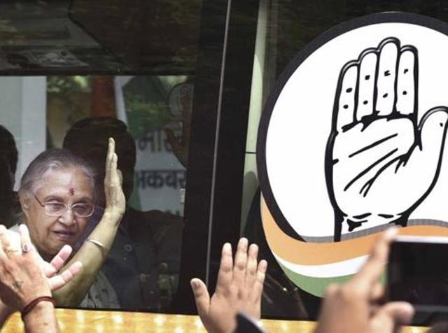 File photo of UP Congress Chief Ministerial candidate Shiela Dikshit. She undertook a bus yatra in July 2016 to launch the party’s election campaign with the slogan "27 saal, UP behaal “.(Mohd Zakir / HT Photo)