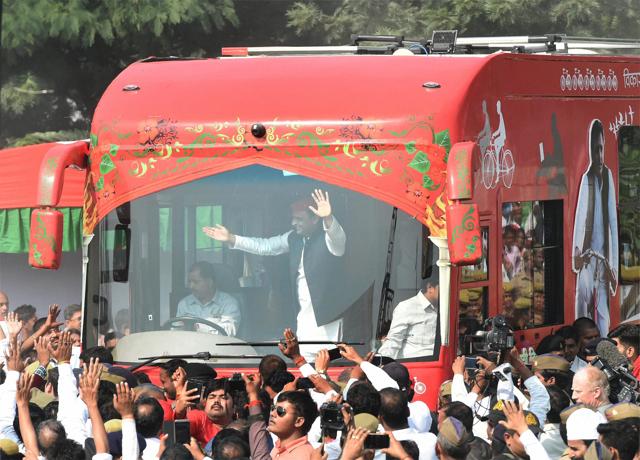 Akhilesh Yadav, chief minister of Uttar Pradesh waving at crowd. (PTI) Akhilesh Yadav, chief minister of Uttar Pradesh waving at crowd. (PTI)
