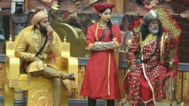 Manveer, Bani and Swami Ji in the Raja aur Runk task. (Colors) Manveer, Bani and Swami Ji in the Raja aur Runk task. (Colors)