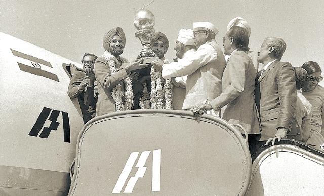 HOCKEY HEROES: Then Punjab chief minister Giani Zail Singh welcoming Indian hockey team captain Ajit Pal Singh and manager Balbir Singh Senior after they returned with the maiden World Cup in New Delhi in March 1975. (Virendra Prabhakar/HT)