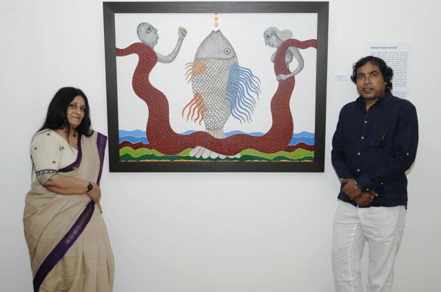 Earth Songs curator Uma Nair with tribal artist Venkat Shyam at Lalit Kala Akademi, Delhi. (Lalit Kala Akademi)