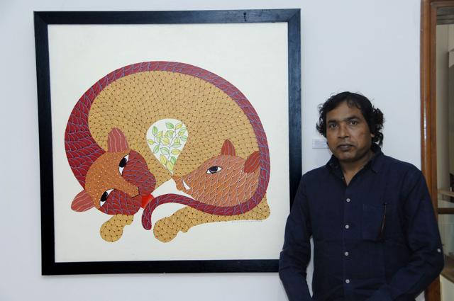 Tribal artist Venkat Shyam with his work at Earth songs show in Lalit Kala Akademi, Delhi. (Lalit Kala Akademi)