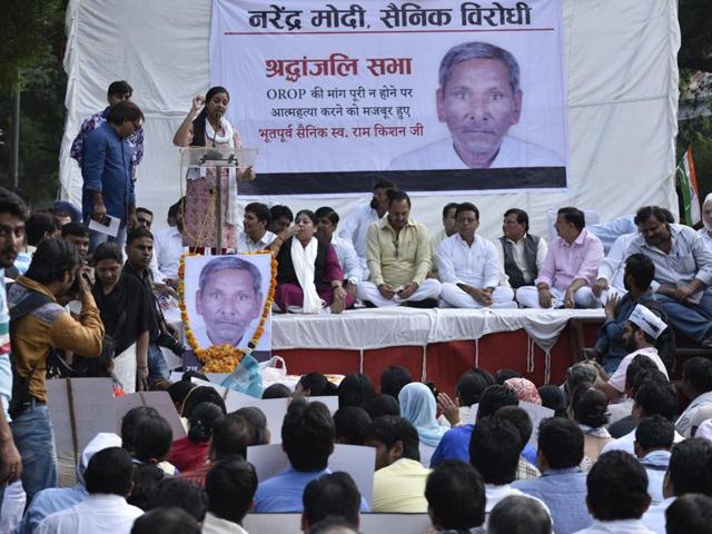 AAP leader Alka Lamba addresses people who gathered on November 3 at Jantar Mantar in Delhi to protest the death of former army soldier Ram Kishan Grewal, who killed himself to press for OROP. (Arun Sharma/ HT photo) AAP leader Alka Lamba addresses people who gathered on November 3 at Jantar Mantar in Delhi to protest the death of former army soldier Ram Kishan Grewal, who killed himself to press for OROP. (Arun Sharma/ HT photo)