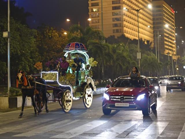 The Victorias have for decades contributed to the cultural iconography of Mumbai, reminding Mumbaiites of a time their city was a much different place. The court order will certainly take them off the roads, but with the government still thinking up rehabilitation options, their operators stare at an uncertain future. (Vijayanand Gupta/HT PHOTO) 