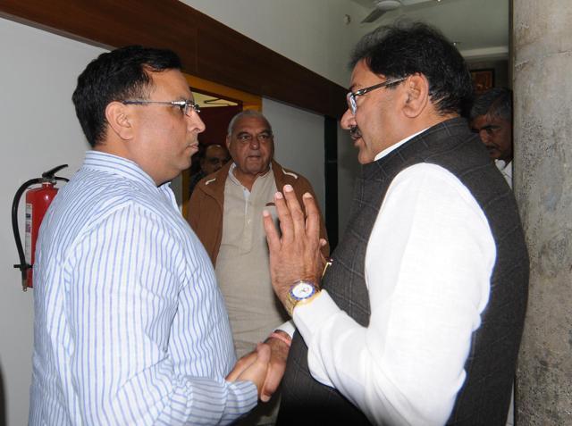Haryana finance minister Capt Abhimanyu (left) with INLD leader Abhay Singh Chautala as Congress leader Bhupinder Singh Hooda looks on, at the Vidhan Sabha in Chandigarh on Friday. (Keshav Singh/HT Photo) Haryana finance minister Capt Abhimanyu (left) with INLD leader Abhay Singh Chautala as Congress leader Bhupinder Singh Hooda looks on, at the Vidhan Sabha in Chandigarh on Friday. (Keshav Singh/HT Photo)