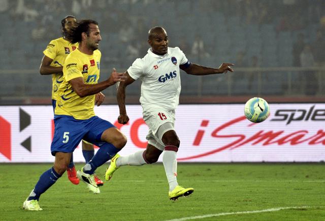 The win takes Delhi Dynamos top of the ISL standings. (Mohd Zakir/HT PHOTO) The win takes Delhi Dynamos top of the ISL standings. (Mohd Zakir/HT PHOTO)