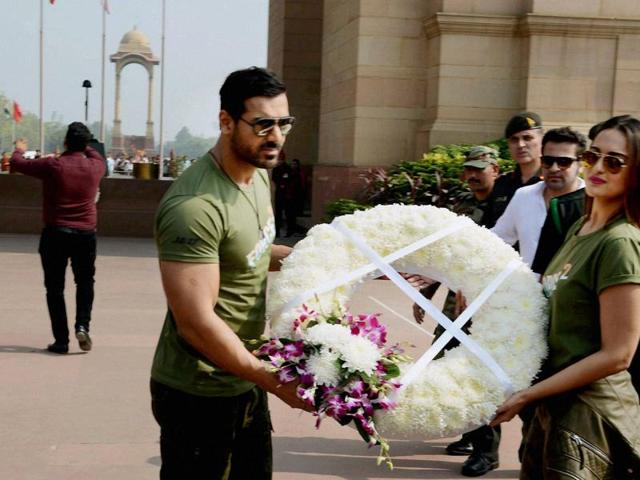 John Abraham and Sonakshi Sinha paid homage to martyrs at Amar Jawan Jyoti at India Gate. (PTI Photo)