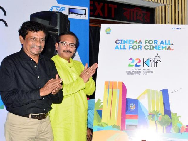 Filmmaker Goutam Ghose, Bengal sports minister Arup Biswas and information and cultural affairs secretary Atri Bhattacharya at the press conference of the 22nd Kolkata International Film Festival.(Ramkrishna Samanta/HT Photo)