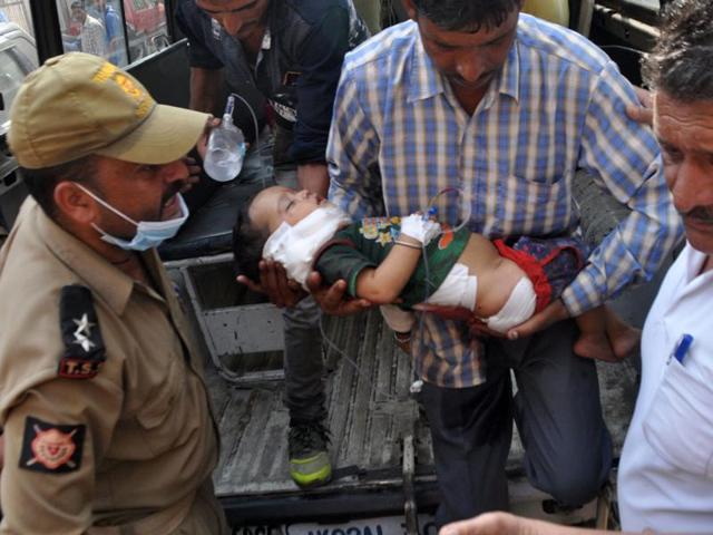 Indian volunteers and officials carry fourteen-month-old Pari into The Government Medical College Hospital in Jammu on November 1, 2016, after she was injured in cross-border shelling in Kashmir. (AFP) Indian volunteers and officials carry fourteen-month-old Pari into The Government Medical College Hospital in Jammu on November 1, 2016, after she was injured in cross-border shelling in Kashmir. (AFP)