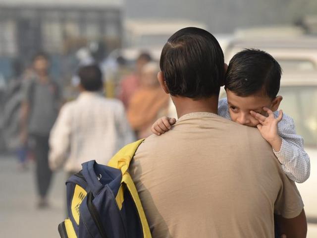 Schools are curtailing outdoor activities for children as weather experts predict the air to remain poor for the next few days. Due to current low wind speeds, polluting particulates have remained trapped in the air. (Virendra Singh Gosain/HT PHOTO) Schools are curtailing outdoor activities for children as weather experts predict the air to remain poor for the next few days. Due to current low wind speeds, polluting particulates have remained trapped in the air. (Virendra Singh Gosain/HT PHOTO)