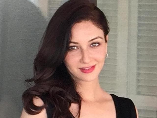 After the cast and crew wrapped up their work on the sets of &TV’s show, a cake was set up with candles and balloons to celebrate Saumya’s birthday on Thursday.(File photo)