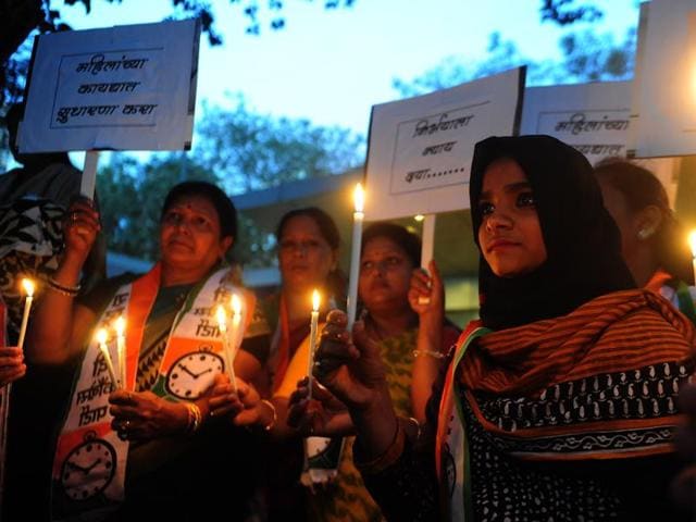 People hold a protest in Mumbai against crimes against women.(Anshuman Poyrekar / HT File Photo)