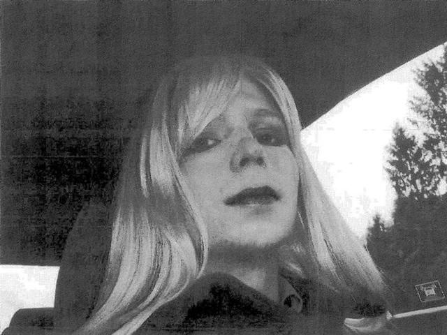 Transgender US soldier Chelsea Manning,who is serving a 35-year-sentence for releasing government archives to WikiLeaks, tried to commit suicide for the second time during a stint in solitary confinement, a punishment given to her for her first attempt. (Reuters Photo) Transgender US soldier Chelsea Manning,who is serving a 35-year-sentence for releasing government archives to WikiLeaks, tried to commit suicide for the second time during a stint in solitary confinement, a punishment given to her for her first attempt. (Reuters Photo)