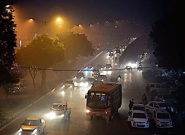 R K Puram is also bearing the brunt of construction work. (S.Burmaula / Hindustan Times) R K Puram is also bearing the brunt of construction work. (S.Burmaula / Hindustan Times)