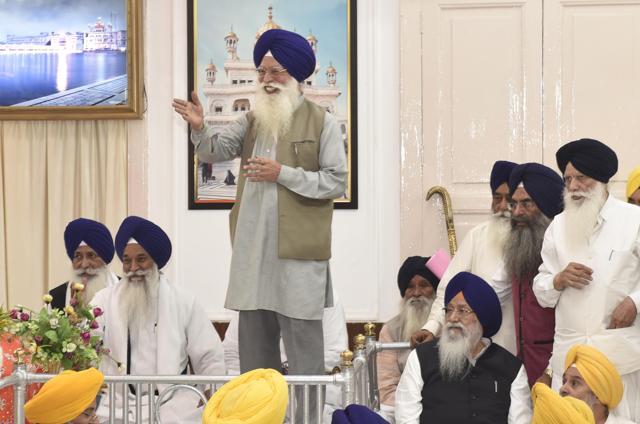 Badungar addressing the members during the SGPC election meeting in Amritsar on Saturday. (Gurpreet Singh/HT Photo)