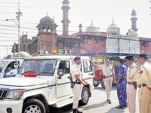 RAF personnel deployed in old city area in Bhopal on Friday, (Mujeeb Faruqui/HT photo) RAF personnel deployed in old city area in Bhopal on Friday, (Mujeeb Faruqui/HT photo)