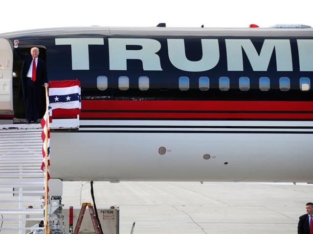 U.S. Republican presidential nominee Donald Trump descends the stairs of his plane as he arrives at a campaign event in Wilmington, Ohio. (REUTERS) 