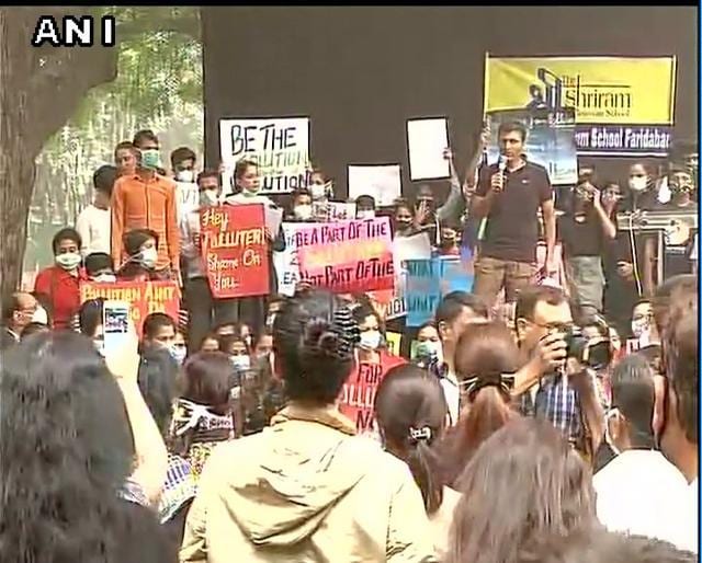 Hundreds of people gathered at Jantar Mantar to protest over the falling air quality in Delhi. (ANI Photo) Hundreds of people gathered at Jantar Mantar to protest over the falling air quality in Delhi. (ANI Photo)