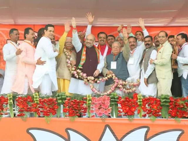 BJP president Amit Shah with other party leaders at Parivartan Yatra in Jhansi. (HT Photo) BJP president Amit Shah with other party leaders at Parivartan Yatra in Jhansi. (HT Photo)