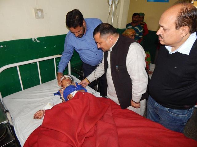 One of the injured admitted at Dadahu hospital on Sunday. (HT Photo)